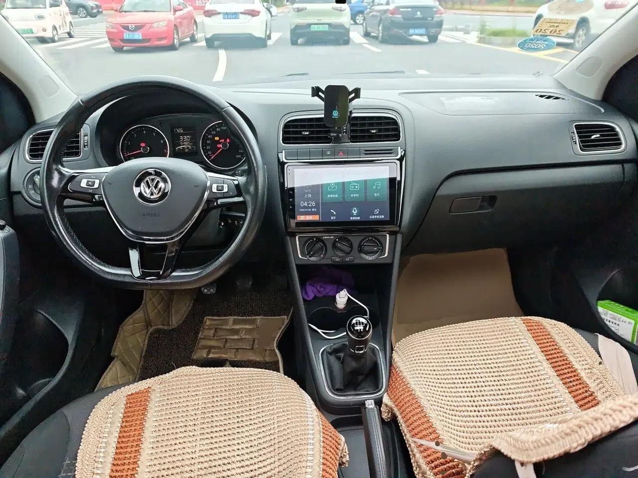 Volkswagen Polo 2016 1.6L Manual Comfort Model — миниатюра 6