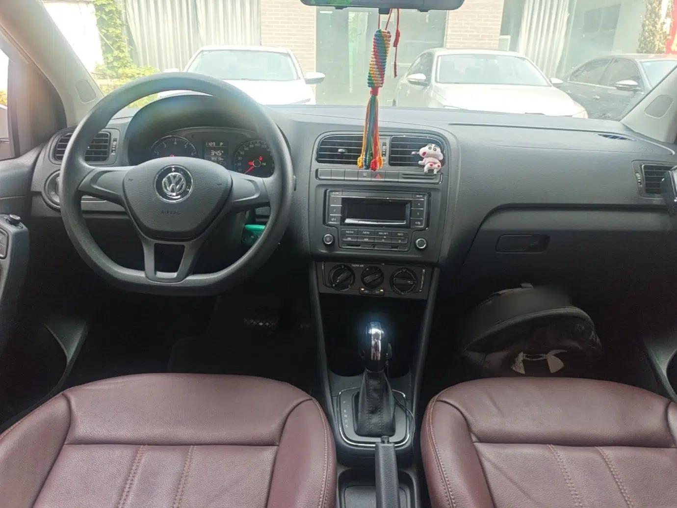 Volkswagen Polo 2016 1.4L Automatic Trendy Model — миниатюра 12