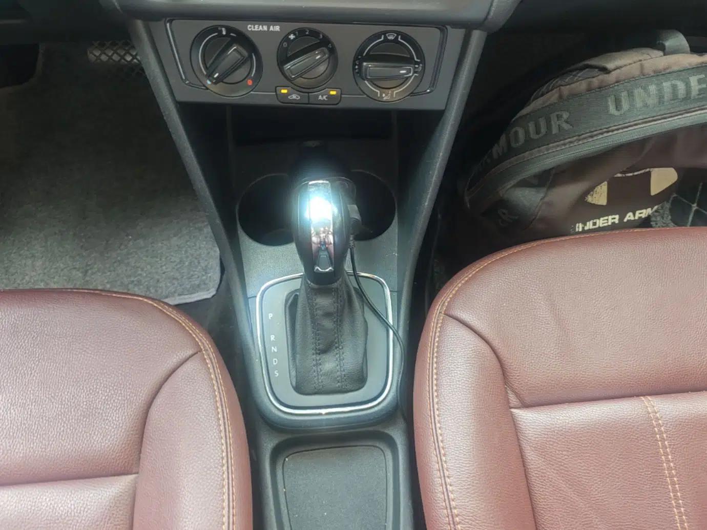 Volkswagen Polo 2016 1.4L Automatic Trendy Model — миниатюра 16