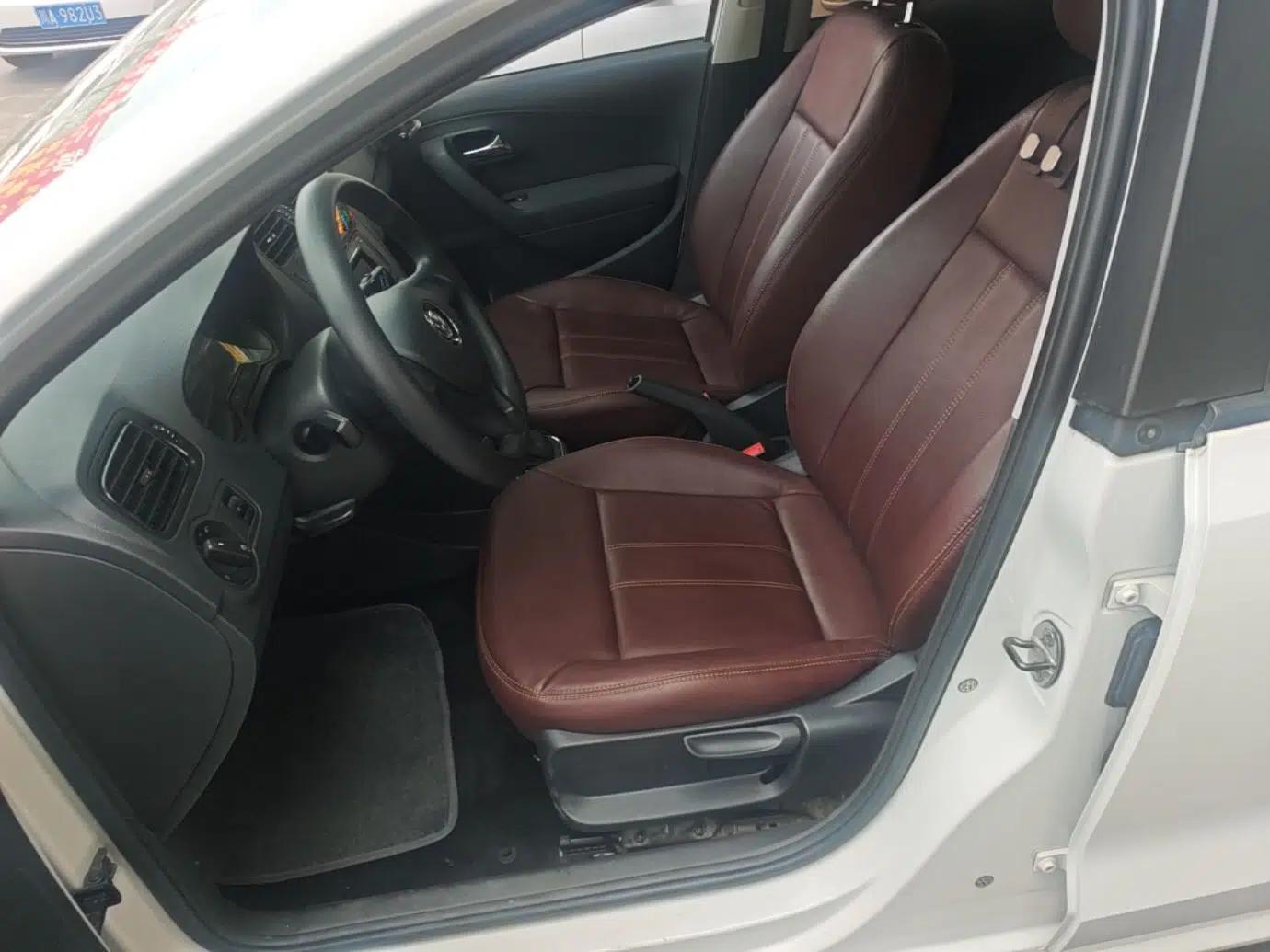 Volkswagen Polo 2016 1.4L Automatic Trendy Model — миниатюра 17