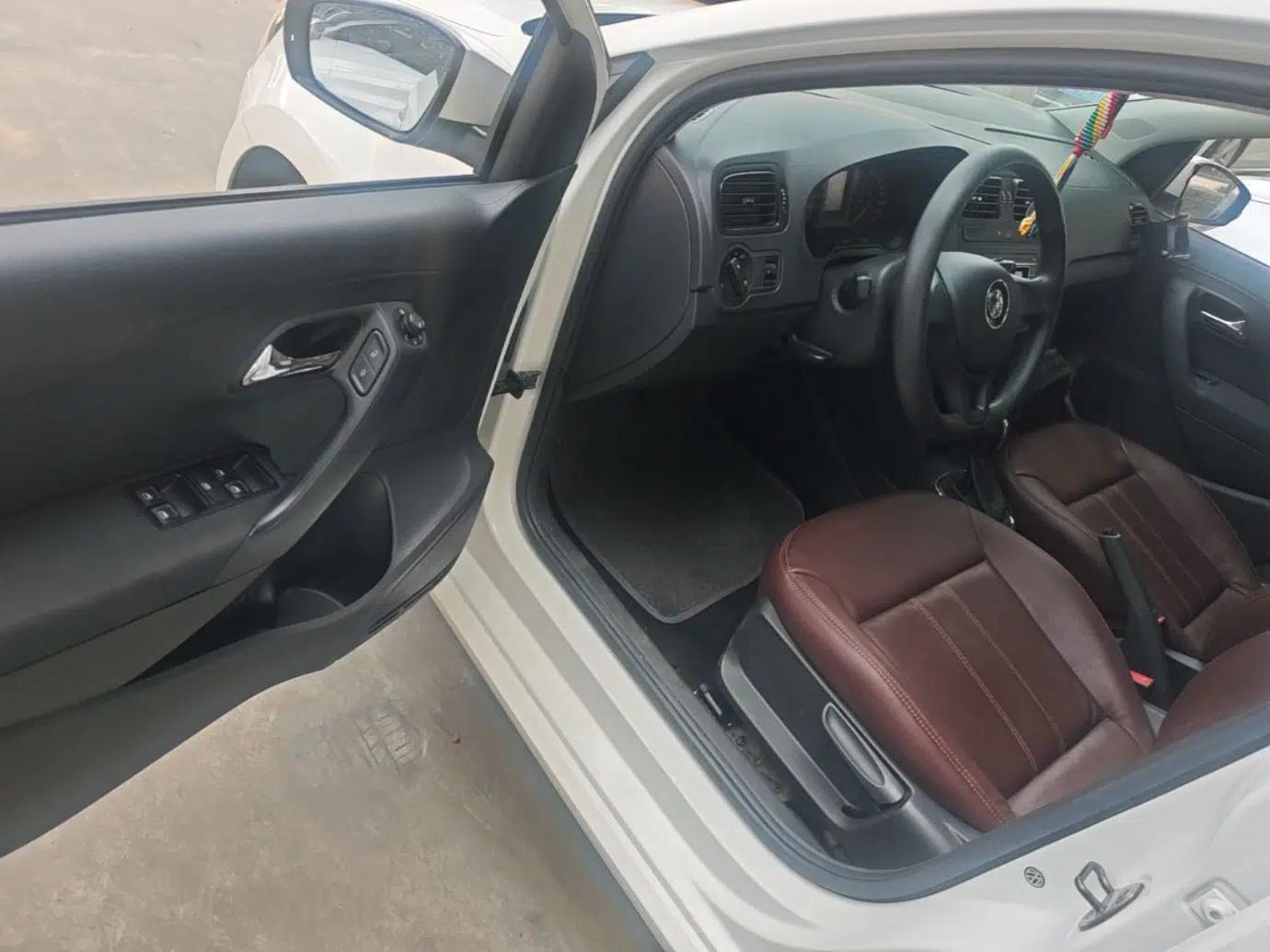Volkswagen Polo 2016 1.4L Automatic Trendy Model — миниатюра 18