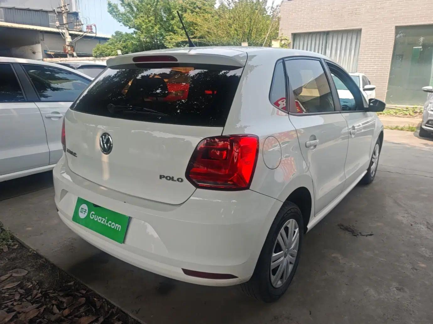 Volkswagen Polo 2016 1.4L Automatic Trendy Model — миниатюра 6