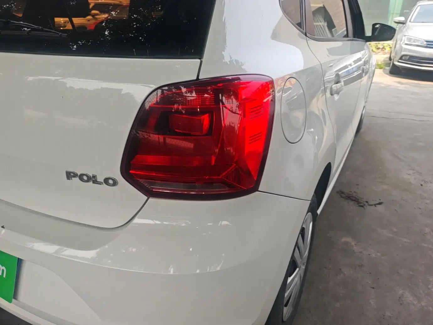 Volkswagen Polo 2016 1.4L Automatic Trendy Model — миниатюра 9
