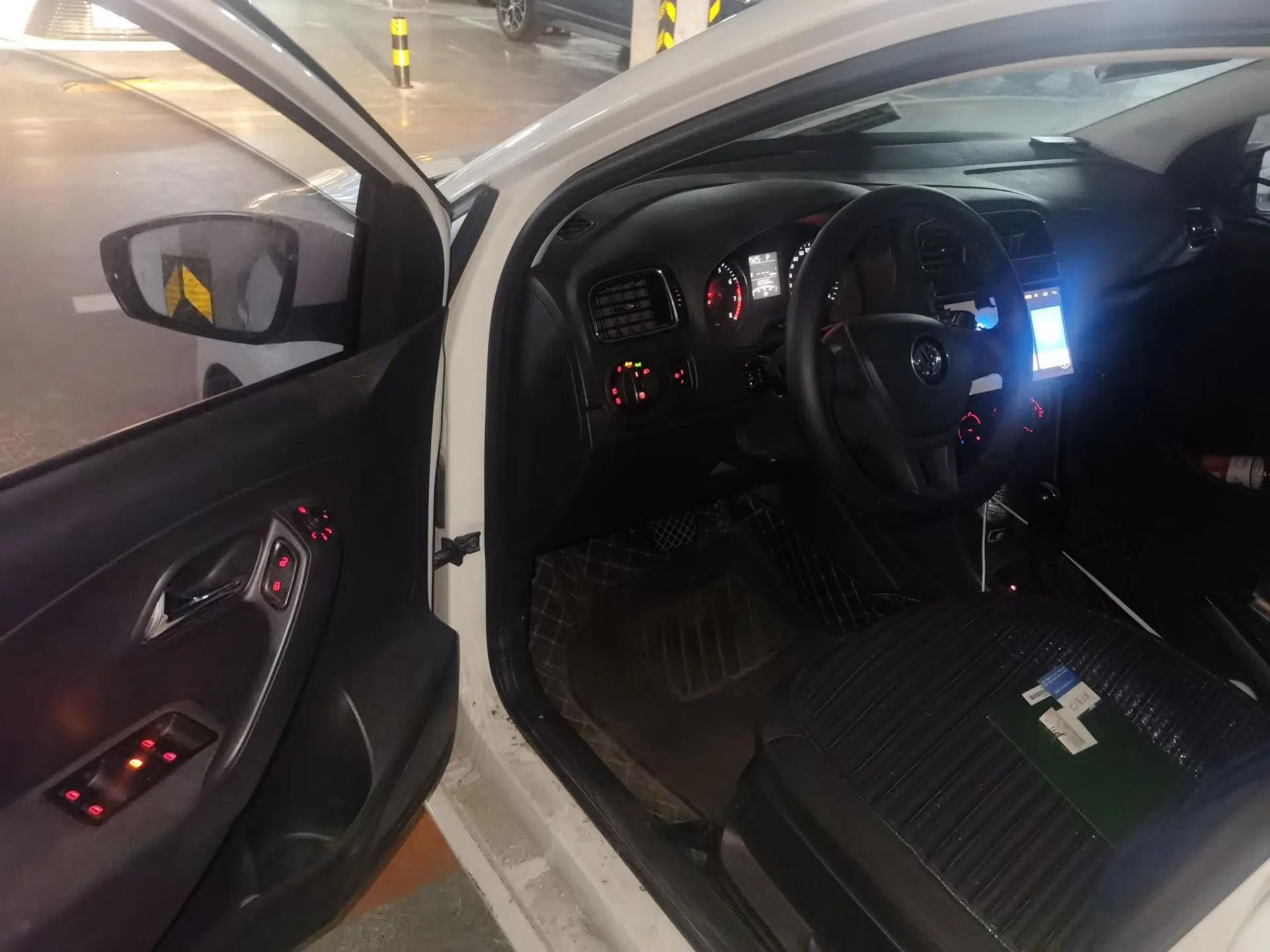 Volkswagen Polo 2014 1.4L Automatic Comfort Edition — миниатюра 16