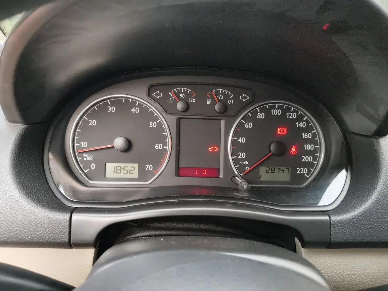 Volkswagen Polo 2011 Jingqu 1.6L Automatic Siku Edition — миниатюра 11