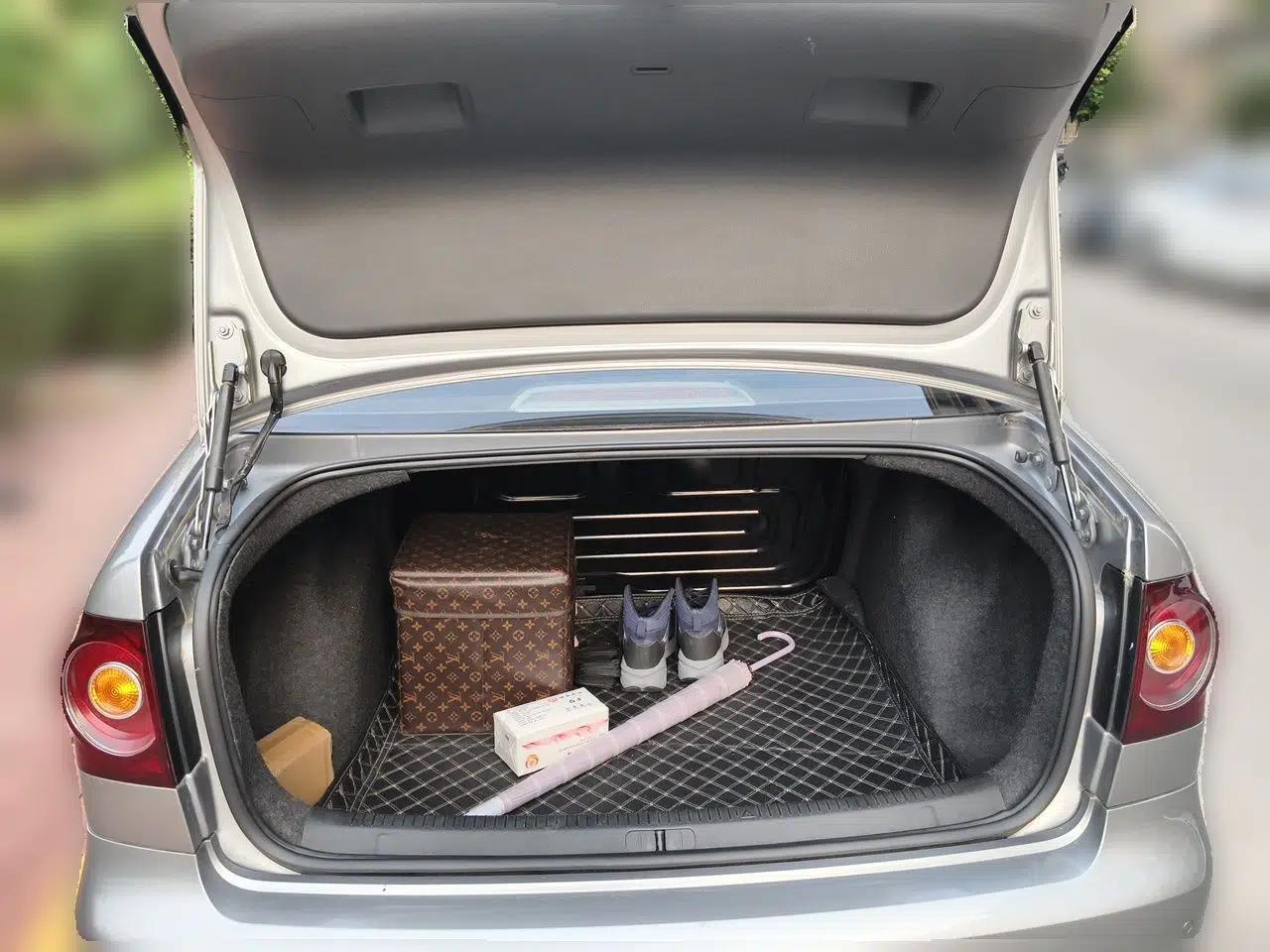 Volkswagen Polo 2011 Jingqu 1.6L Automatic Siku Edition — миниатюра 19