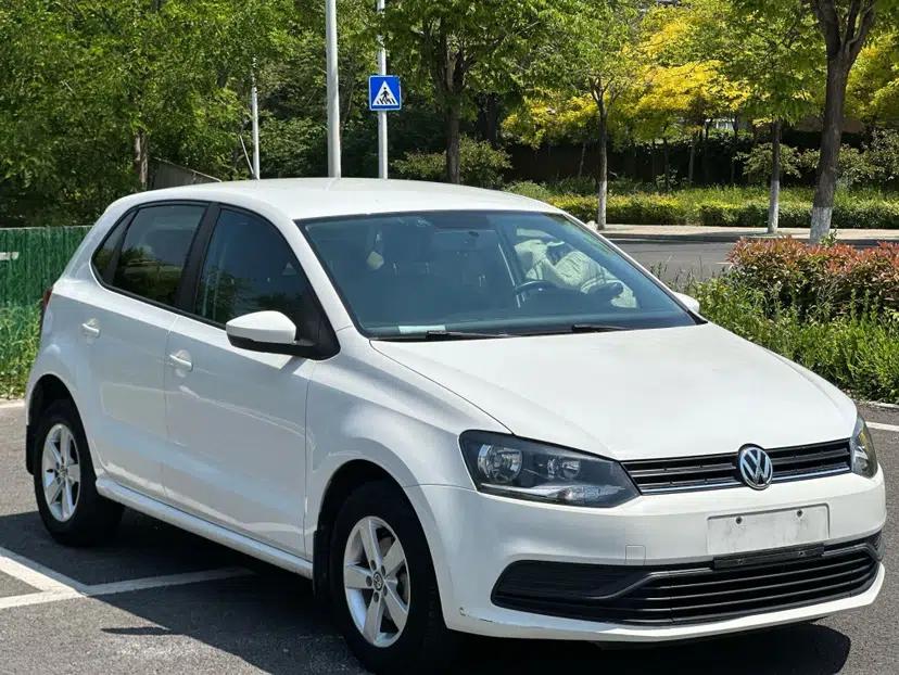 Volkswagen Polo 2016 1.4L Automatic Trendy Model — миниатюра 13