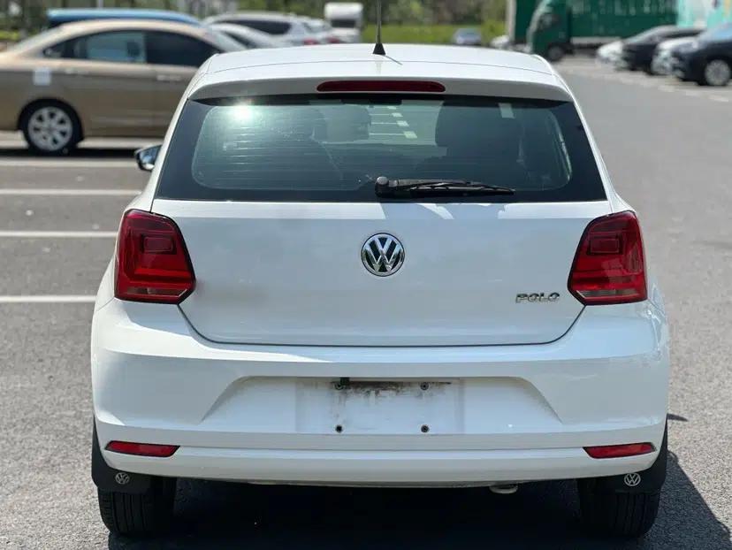 Volkswagen Polo 2016 1.4L Automatic Trendy Model — миниатюра 15