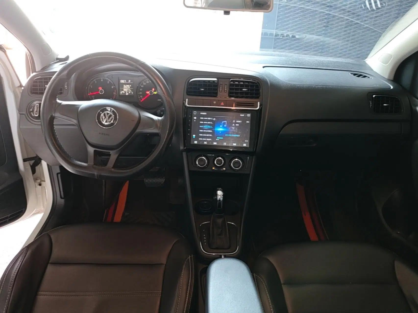 Volkswagen Polo 2016 1.4L Automatic Trendy Model — миниатюра 17