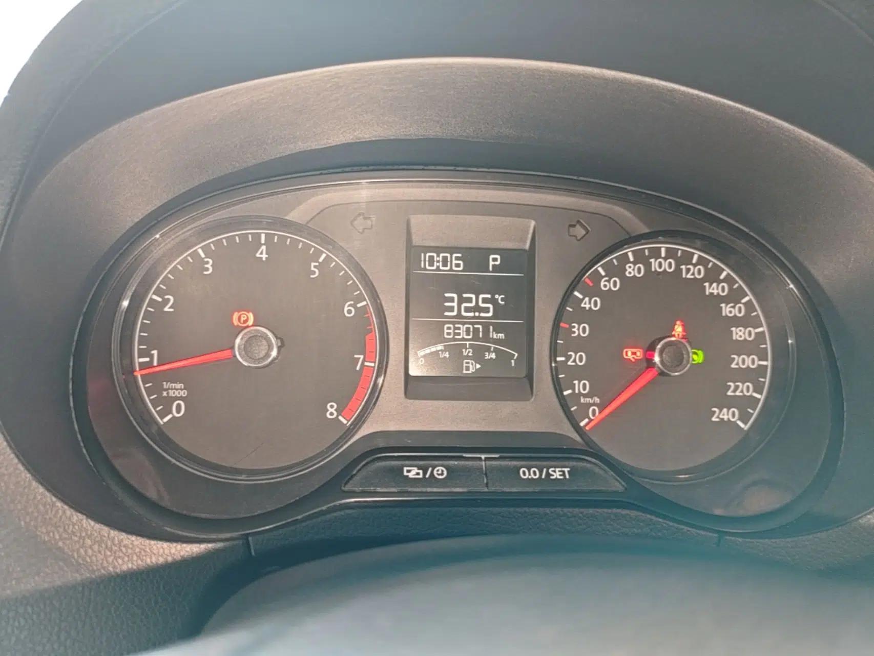 Volkswagen Polo 2016 1.4L Automatic Trendy Model — миниатюра 19