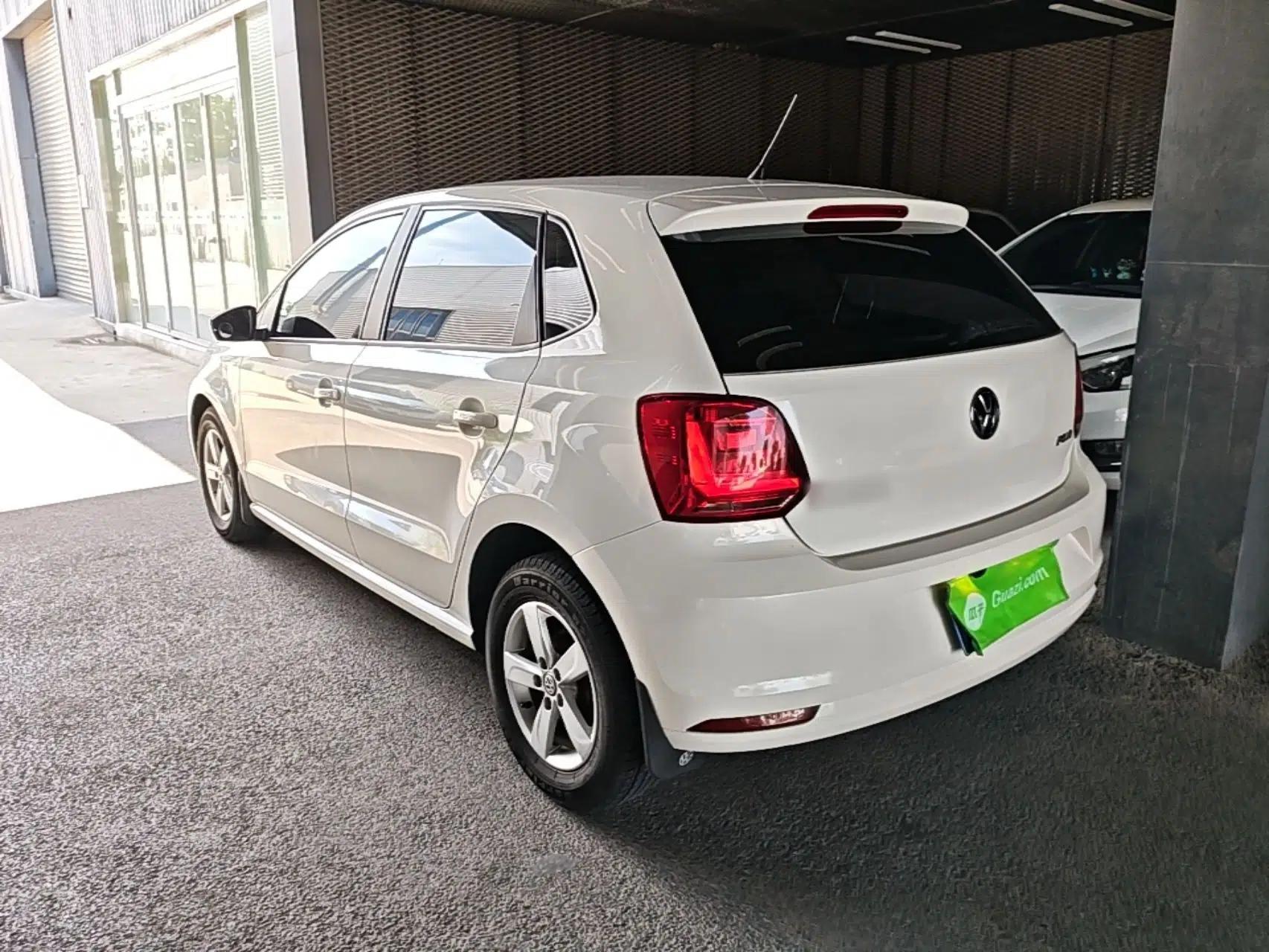 Volkswagen Polo 2016 1.4L Automatic Trendy Model — миниатюра 4