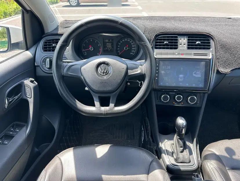 Volkswagen Polo 2016 1.4L Automatic Trendy Model — миниатюра 31