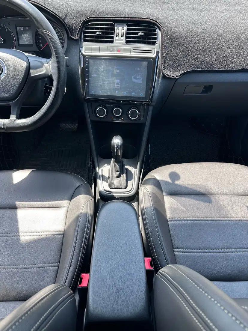 Volkswagen Polo 2016 1.4L Automatic Trendy Model — миниатюра 32