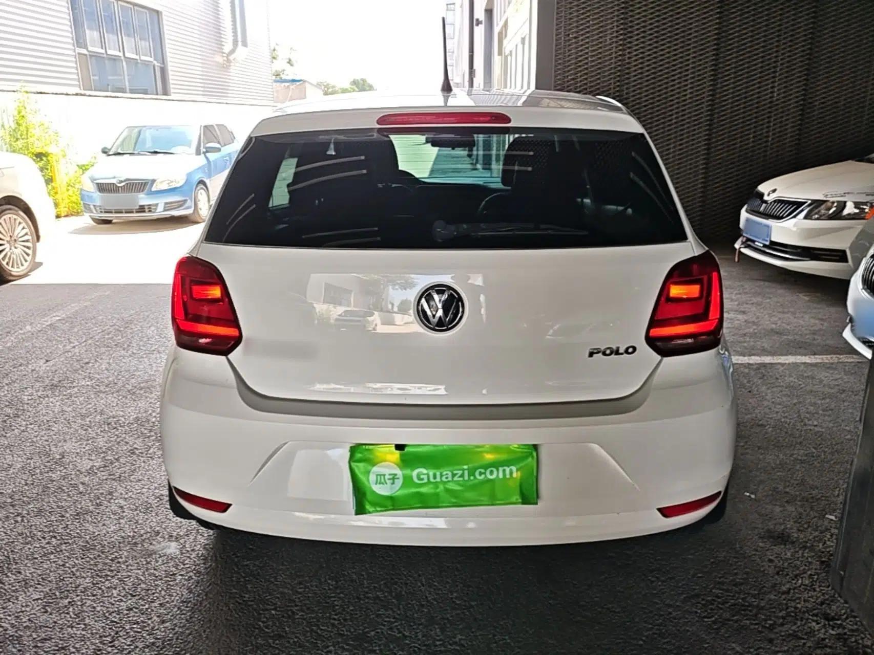 Volkswagen Polo 2016 1.4L Automatic Trendy Model — миниатюра 5