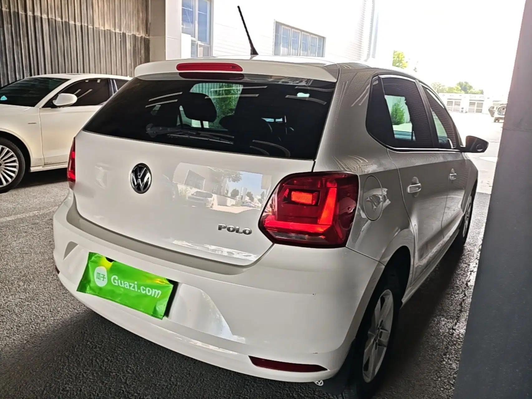 Volkswagen Polo 2016 1.4L Automatic Trendy Model — миниатюра 6