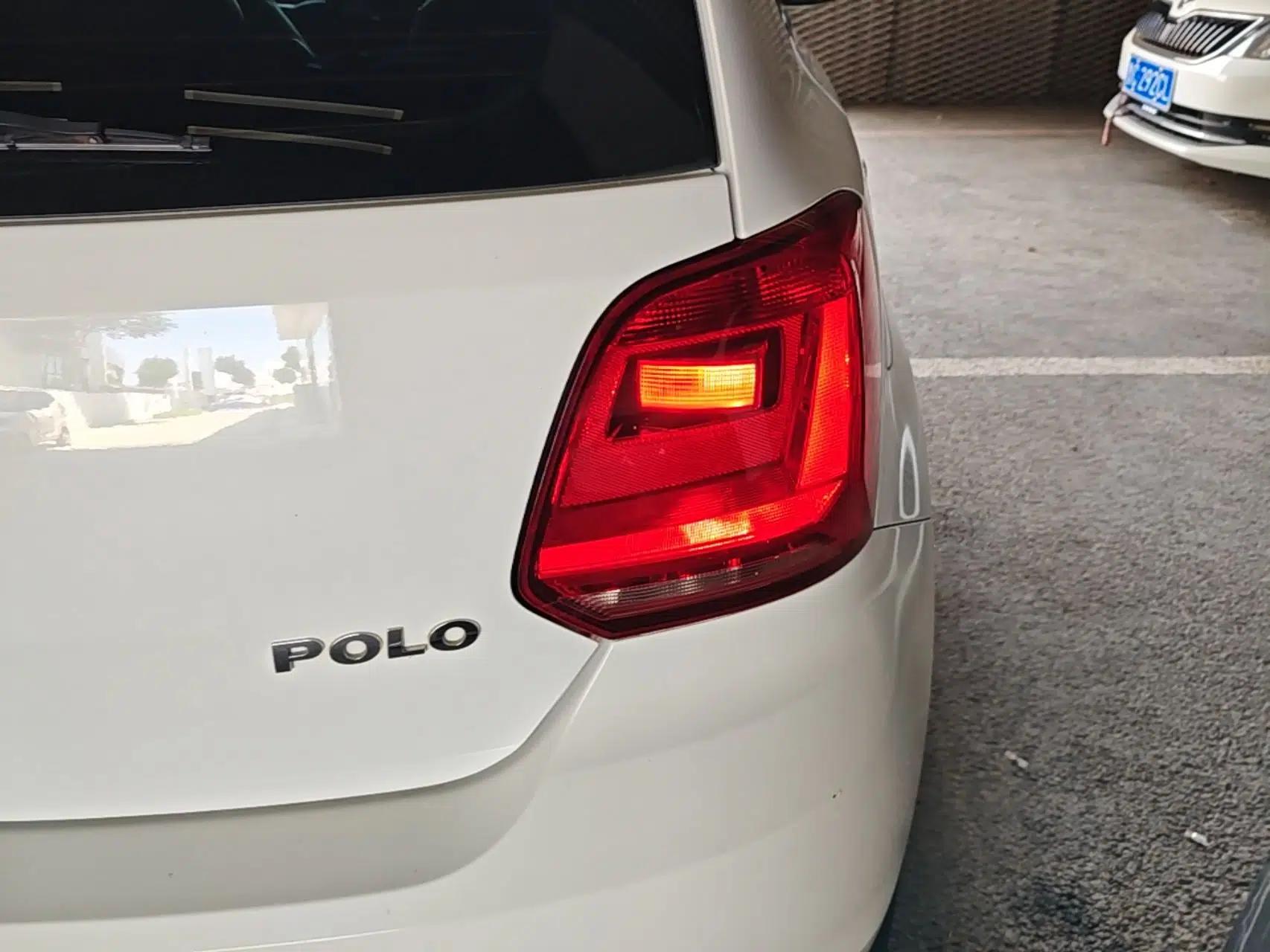 Volkswagen Polo 2016 1.4L Automatic Trendy Model — миниатюра 9