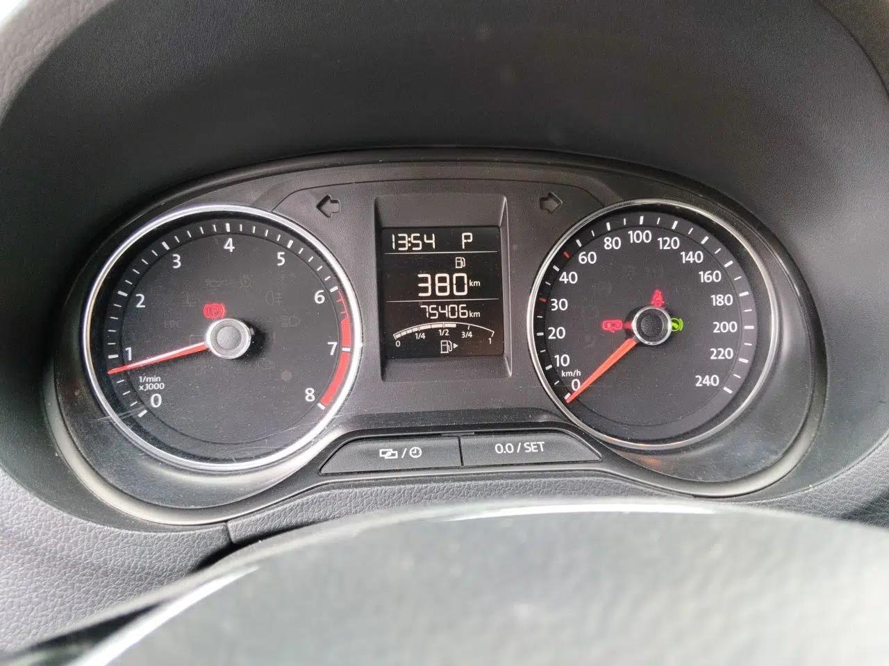 Volkswagen Polo 2016 1.6L Automatic Comfort Model — миниатюра 11