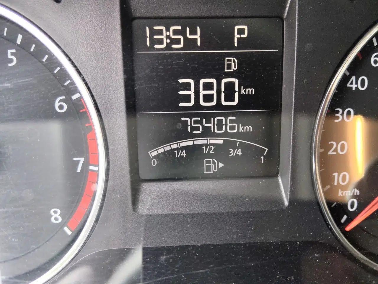 Volkswagen Polo 2016 1.6L Automatic Comfort Model — миниатюра 12