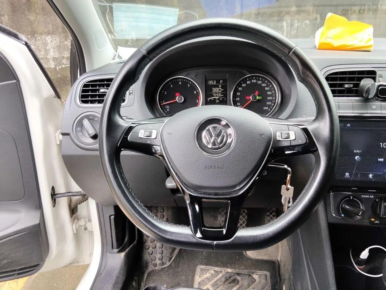 Volkswagen Polo 2016 1.6L Automatic Comfort Model — миниатюра 10