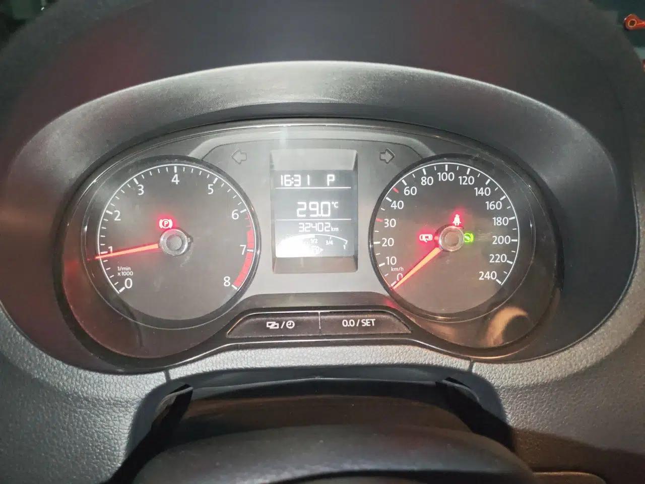 Volkswagen Polo 2018 1.5L Automatic Advanced Driving Model — миниатюра 11