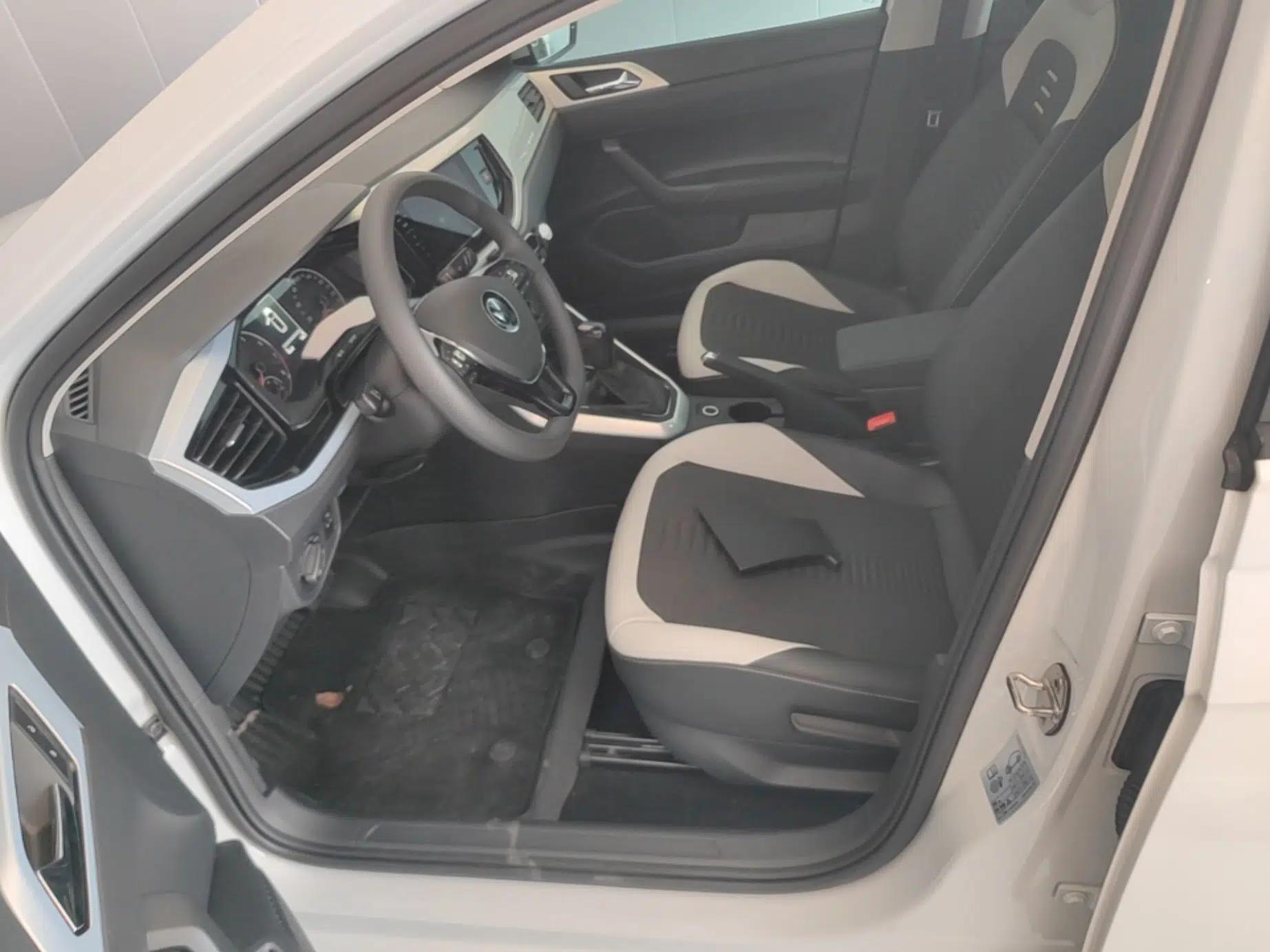Volkswagen Polo 2021 Plus 1.5L Automatic Colorful Tech Edition — миниатюра 17