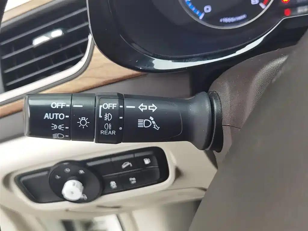 Trumpchi GS8 2017 320T 2WD Luxury Intelligent Connected Edition (7-seater) — миниатюра 21