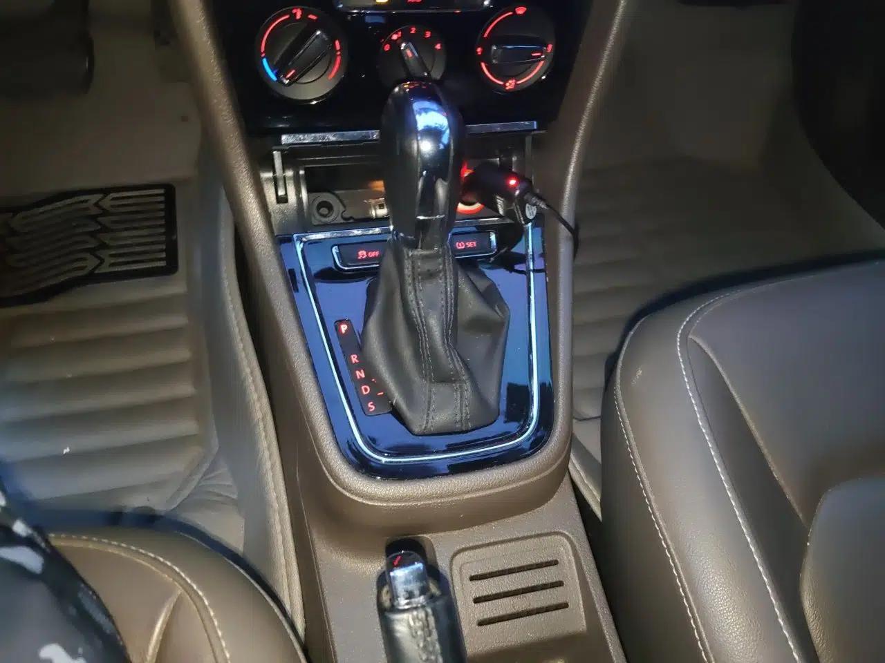 Volkswagen Bora 2014 1.6L Automatic Comfort Model — миниатюра 14