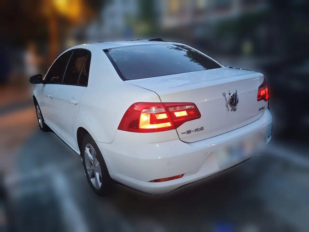 Volkswagen Bora 2014 1.6L Automatic Comfort Model — миниатюра 4