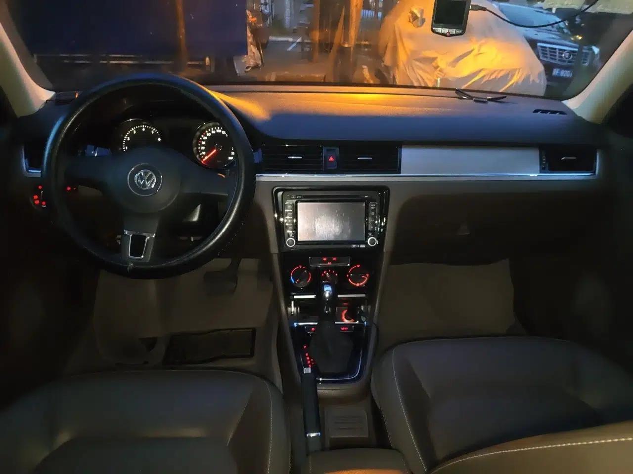 Volkswagen Bora 2014 1.6L Automatic Comfort Model — миниатюра 9