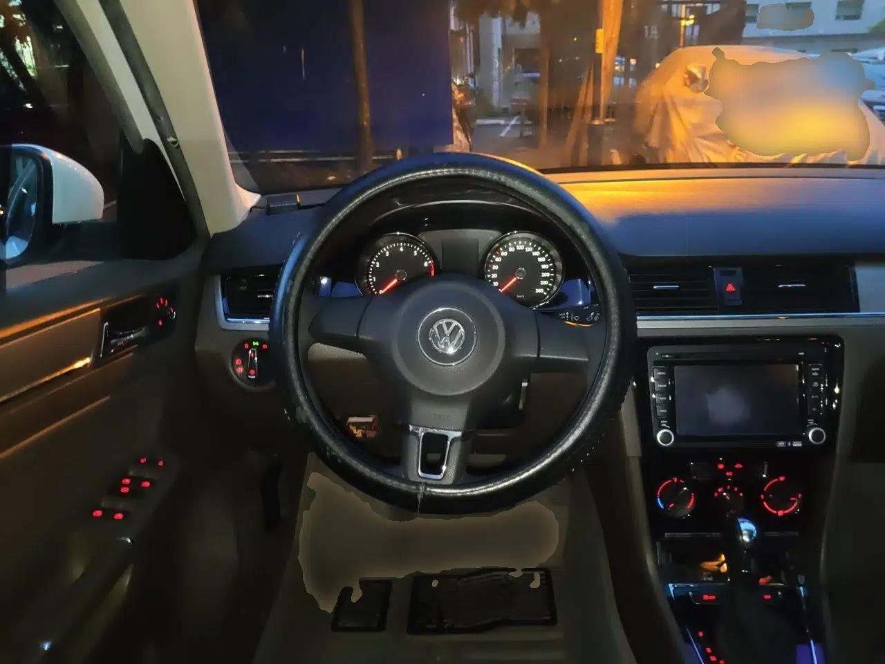 Volkswagen Bora 2014 1.6L Automatic Comfort Model — миниатюра 10