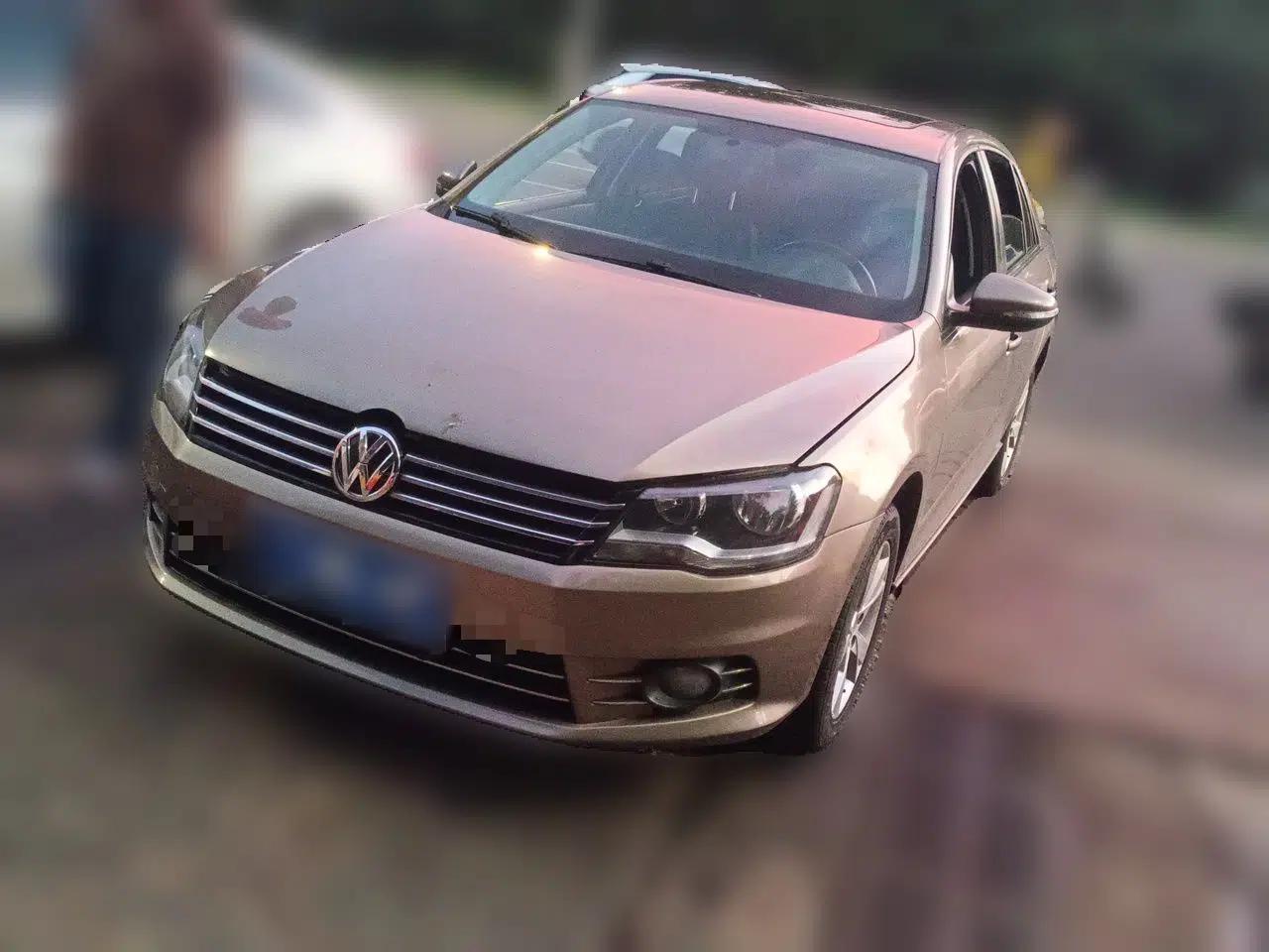 Volkswagen Bora 2015 Value Edition 1.6L Automatic Comfort Version — миниатюра 1