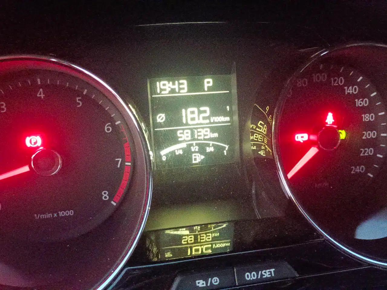 Volkswagen Bora 2015 Value Edition 1.6L Automatic Comfort Version — миниатюра 12