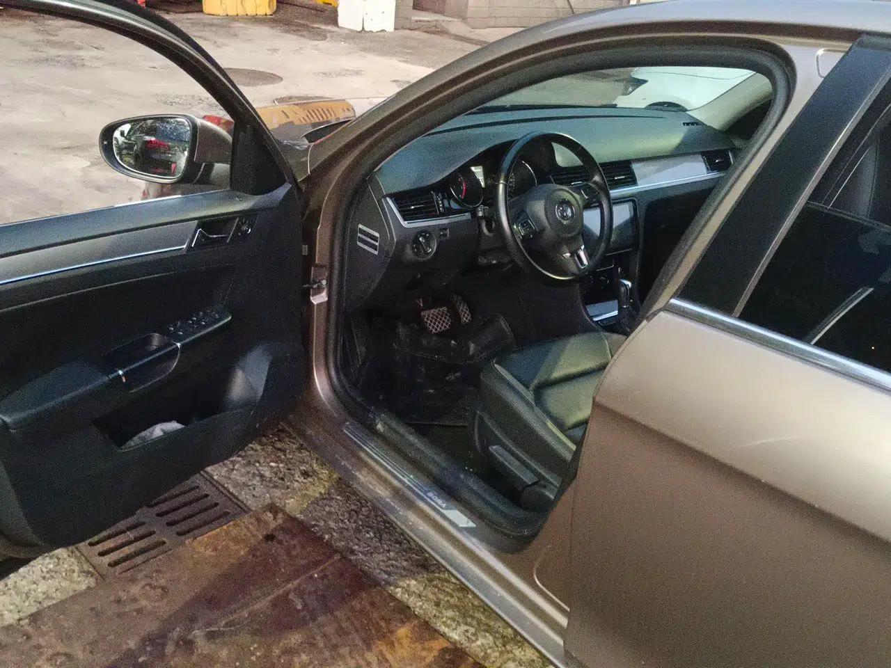Volkswagen Bora 2015 Value Edition 1.6L Automatic Comfort Version — миниатюра 16