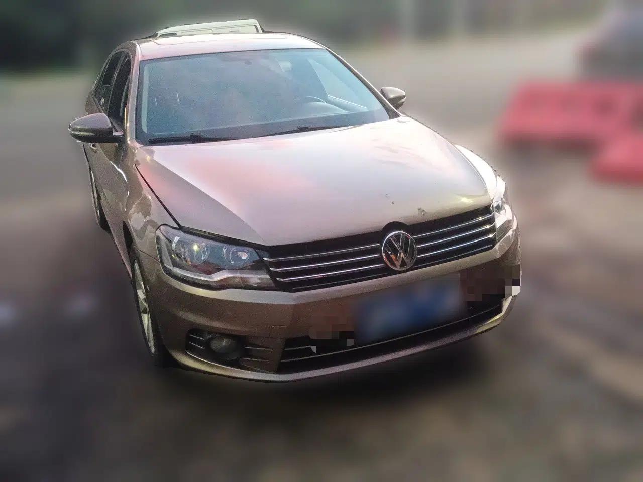 Volkswagen Bora 2015 Value Edition 1.6L Automatic Comfort Version — миниатюра 3