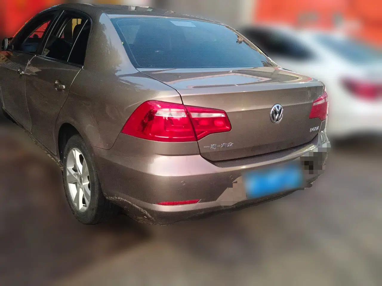 Volkswagen Bora 2015 Value Edition 1.6L Automatic Comfort Version — миниатюра 4