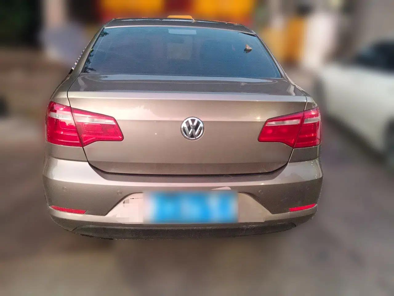 Volkswagen Bora 2015 Value Edition 1.6L Automatic Comfort Version — миниатюра 5