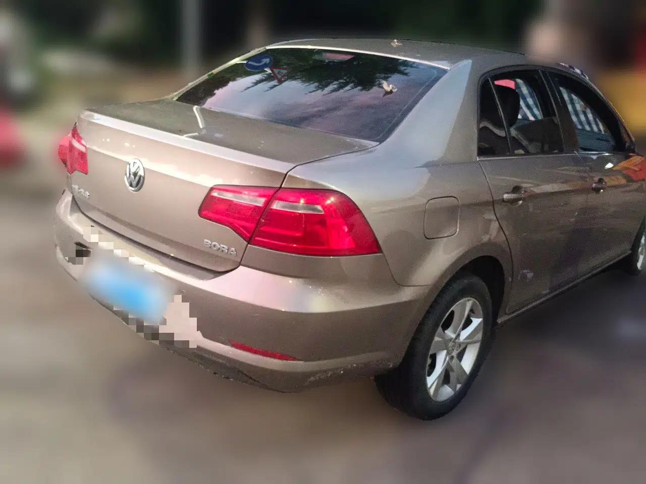 Volkswagen Bora 2015 Value Edition 1.6L Automatic Comfort Version — миниатюра 6