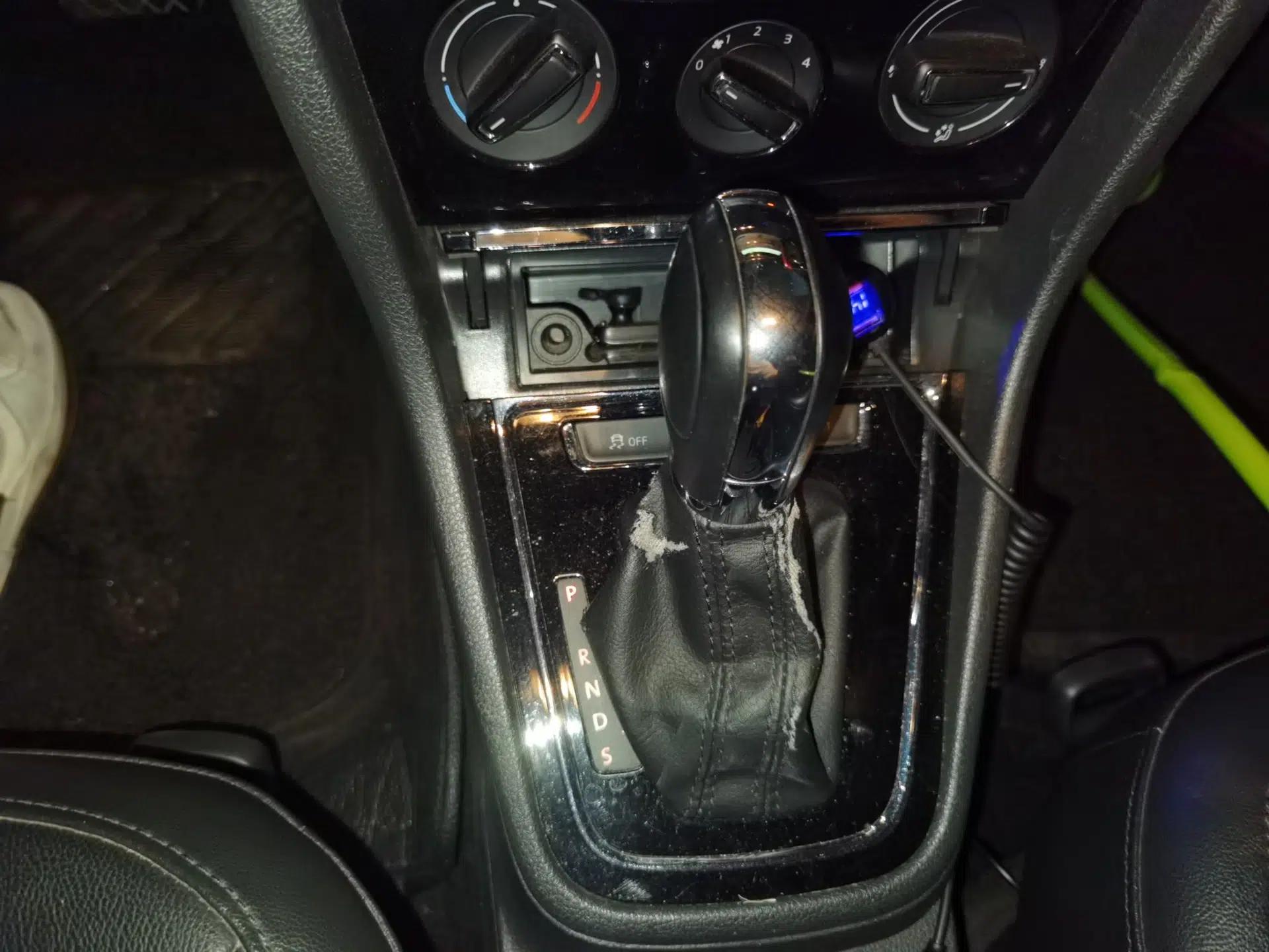 Volkswagen Bora 2014 1.6L Automatic Comfort Model — миниатюра 14