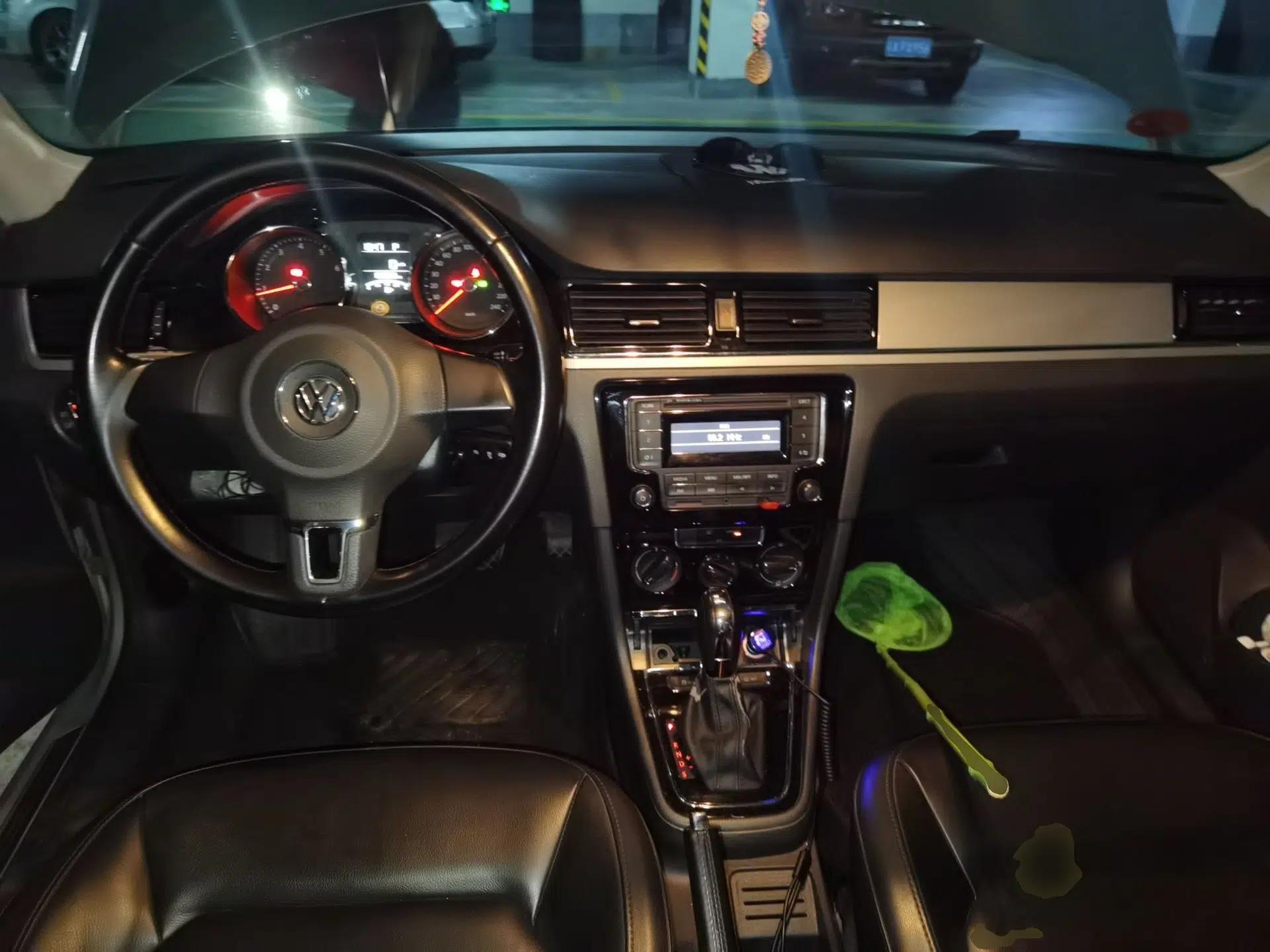 Volkswagen Bora 2014 1.6L Automatic Comfort Model — миниатюра 9