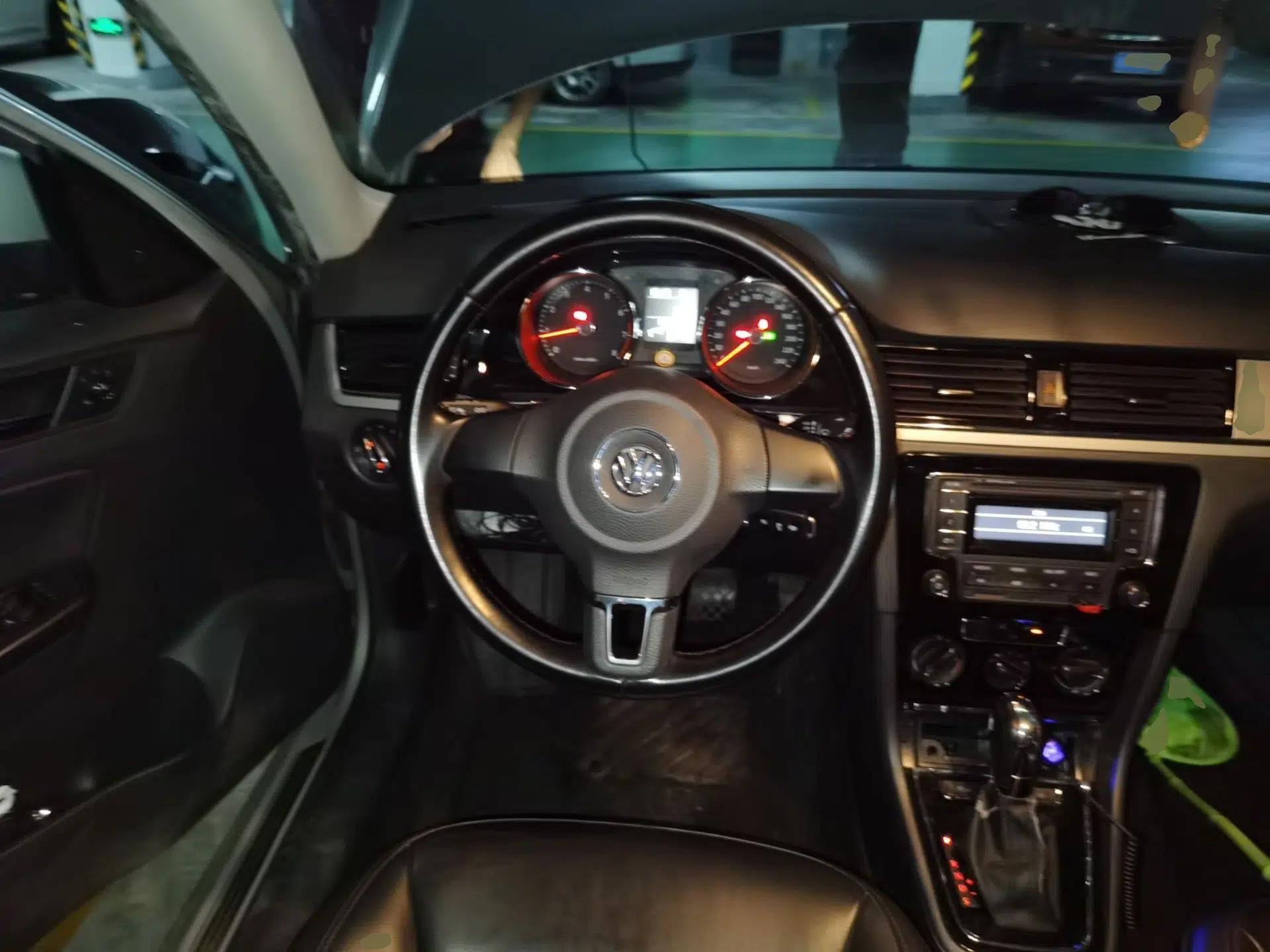 Volkswagen Bora 2014 1.6L Automatic Comfort Model — миниатюра 10
