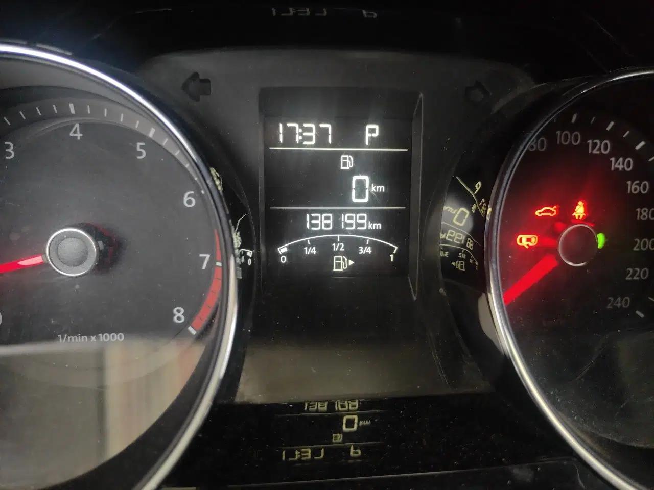 Volkswagen Bora 2014 1.6L Automatic Comfort Model — миниатюра 12