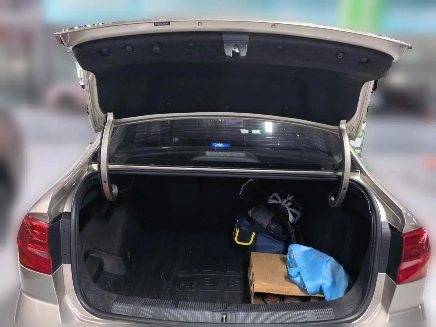 Volkswagen Bora 2018 1.5L Automatic Comfort Model — миниатюра 19