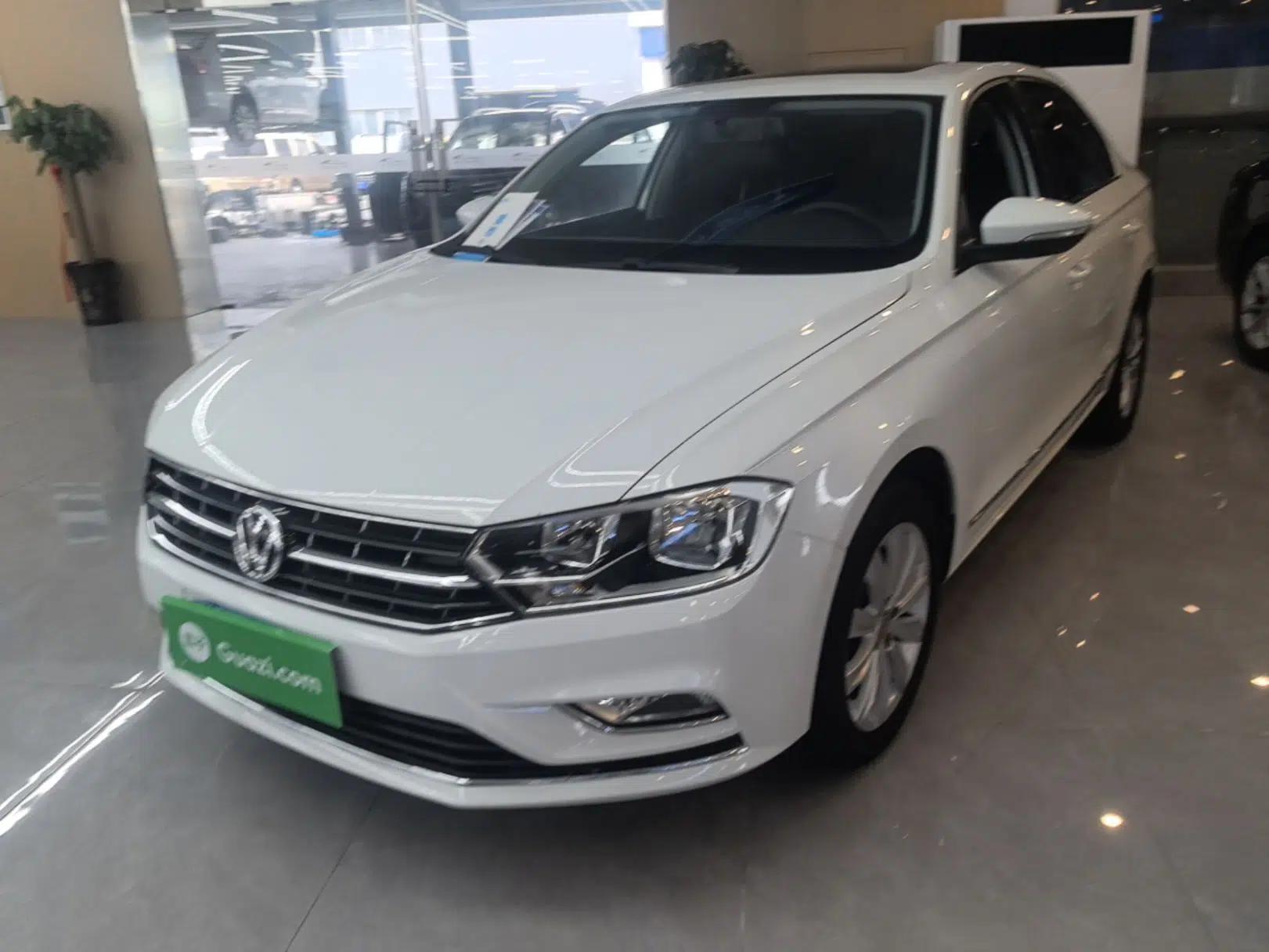 Volkswagen Bora 2017 1.6L Automatic Comfort Model — миниатюра 1