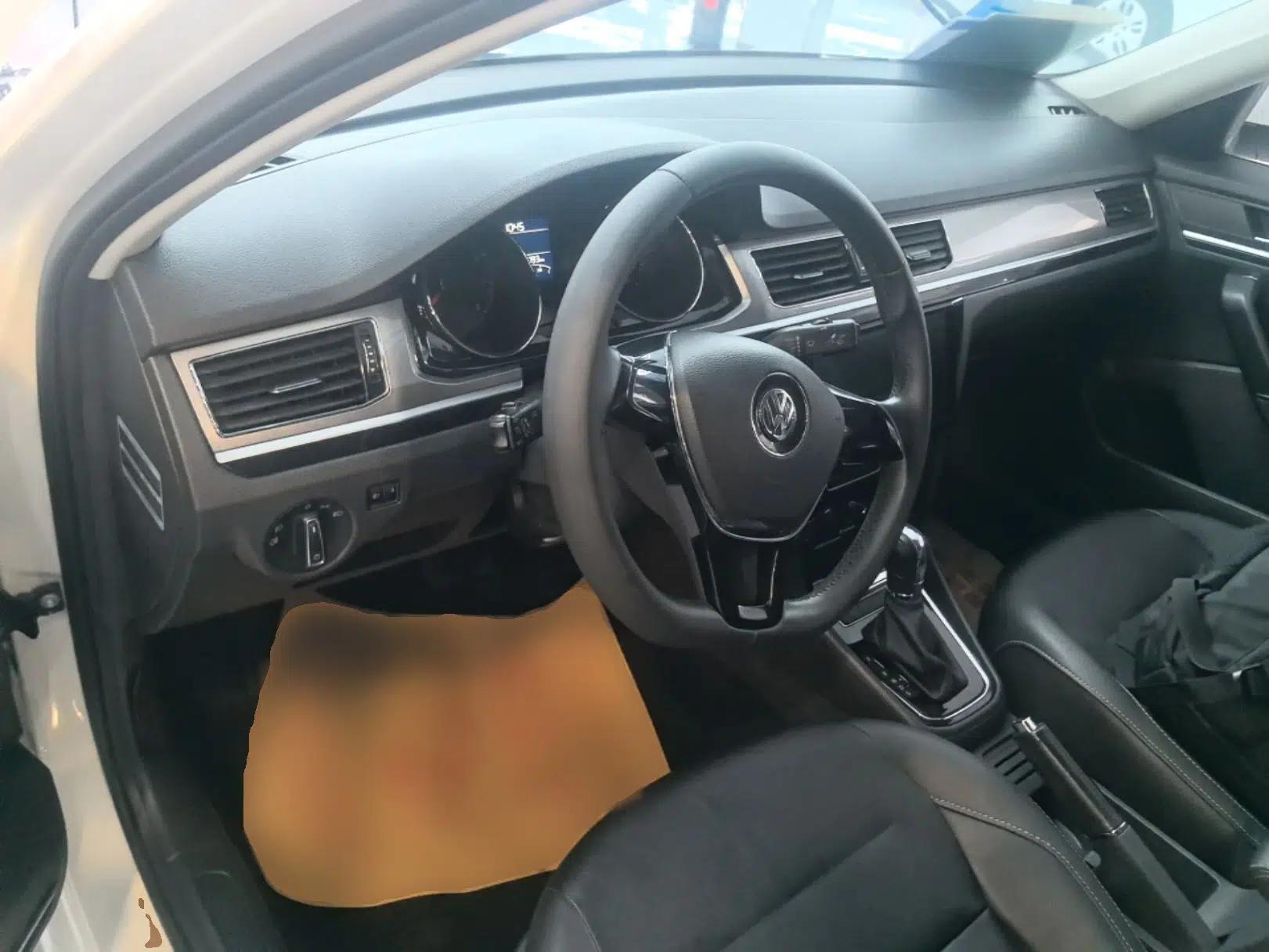 Volkswagen Bora 2017 1.6L Automatic Comfort Model — миниатюра 12