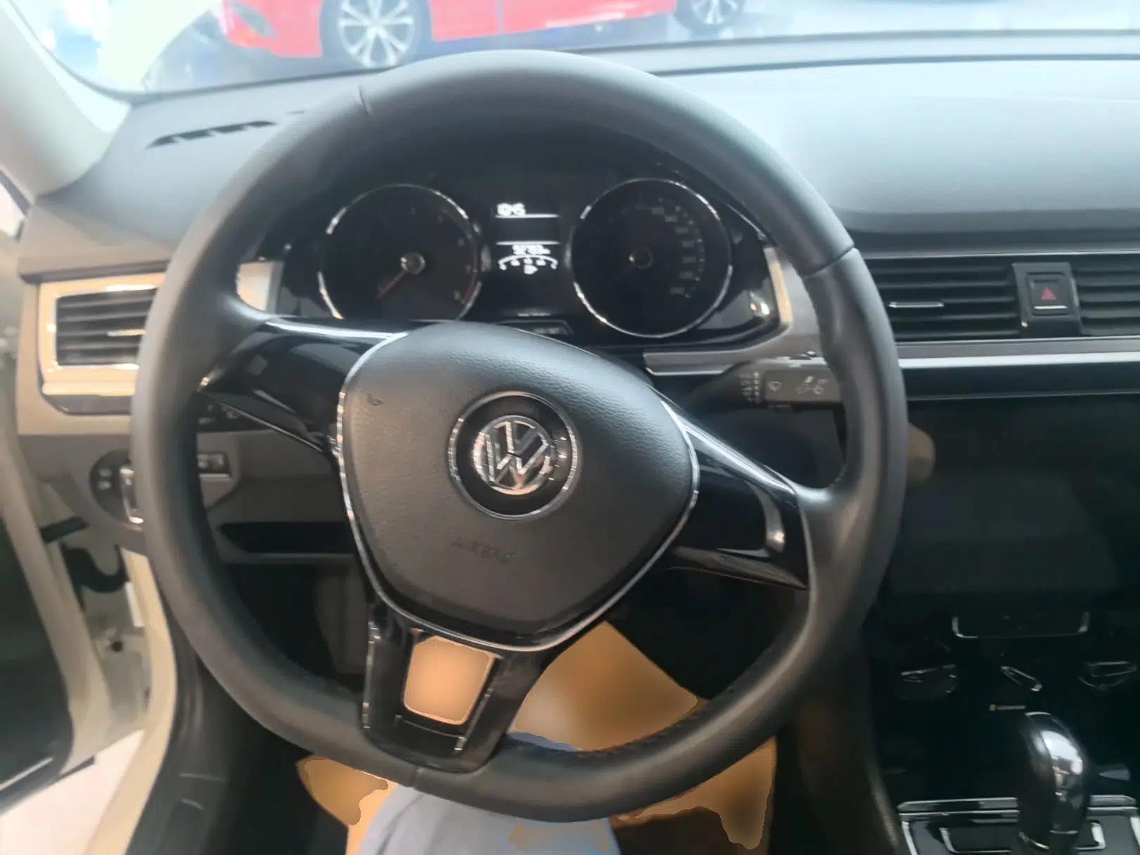 Volkswagen Bora 2017 1.6L Automatic Comfort Model — миниатюра 13