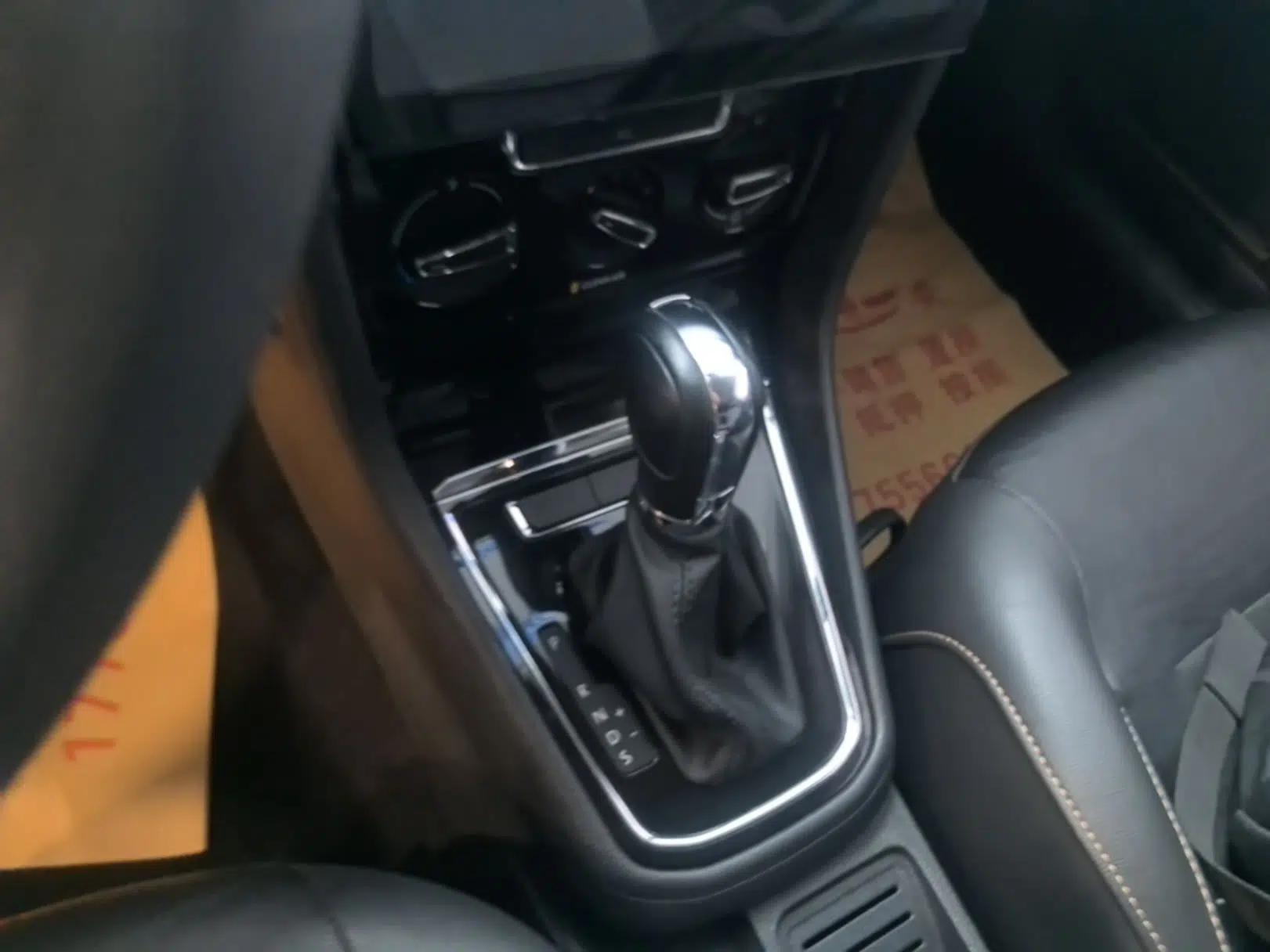 Volkswagen Bora 2017 1.6L Automatic Comfort Model — миниатюра 16