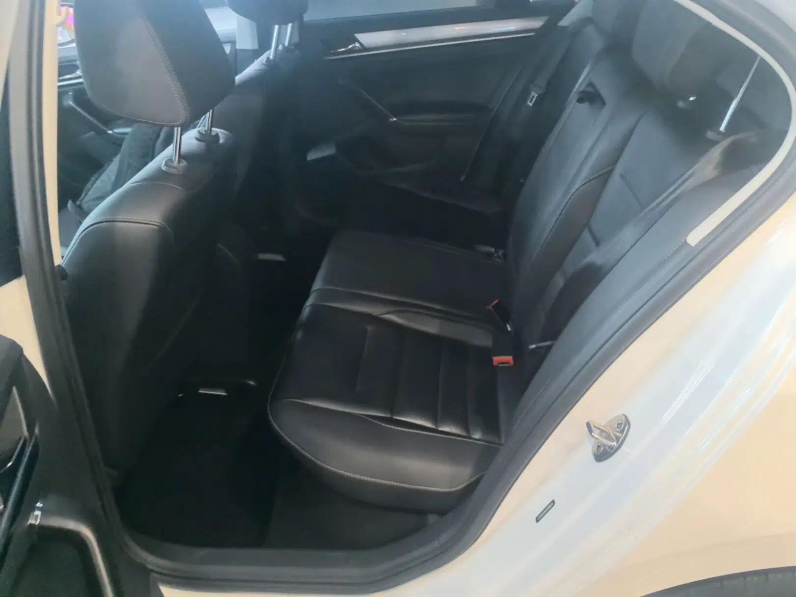 Volkswagen Bora 2017 1.6L Automatic Comfort Model — миниатюра 20