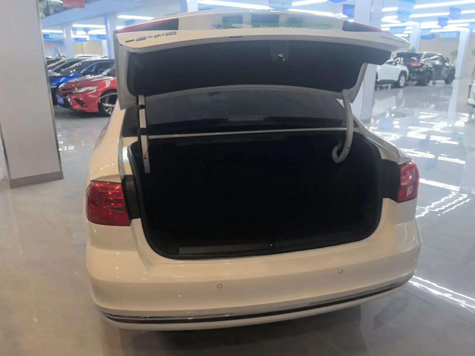 Volkswagen Bora 2017 1.6L Automatic Comfort Model — миниатюра 22