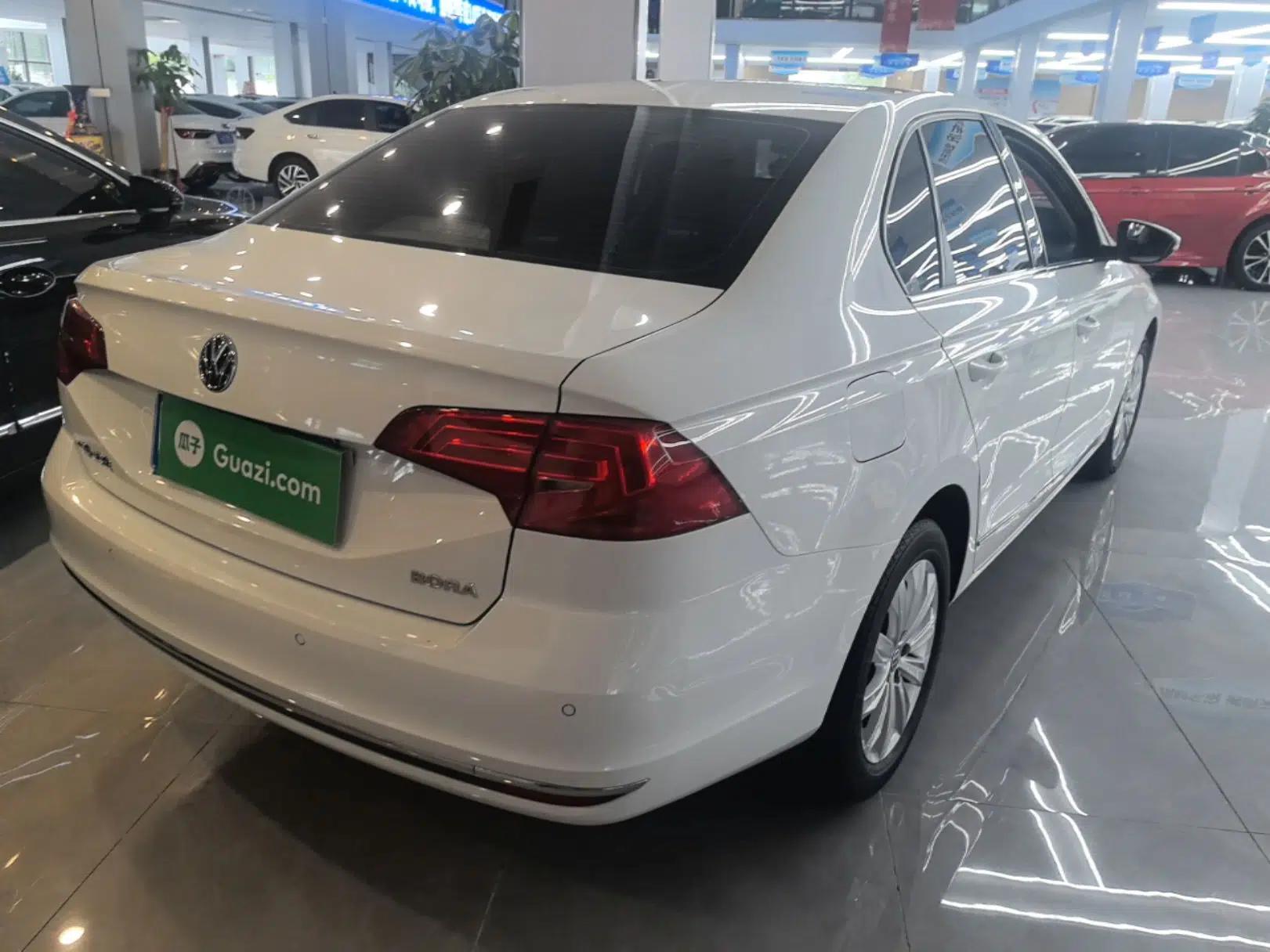 Volkswagen Bora 2017 1.6L Automatic Comfort Model — миниатюра 6