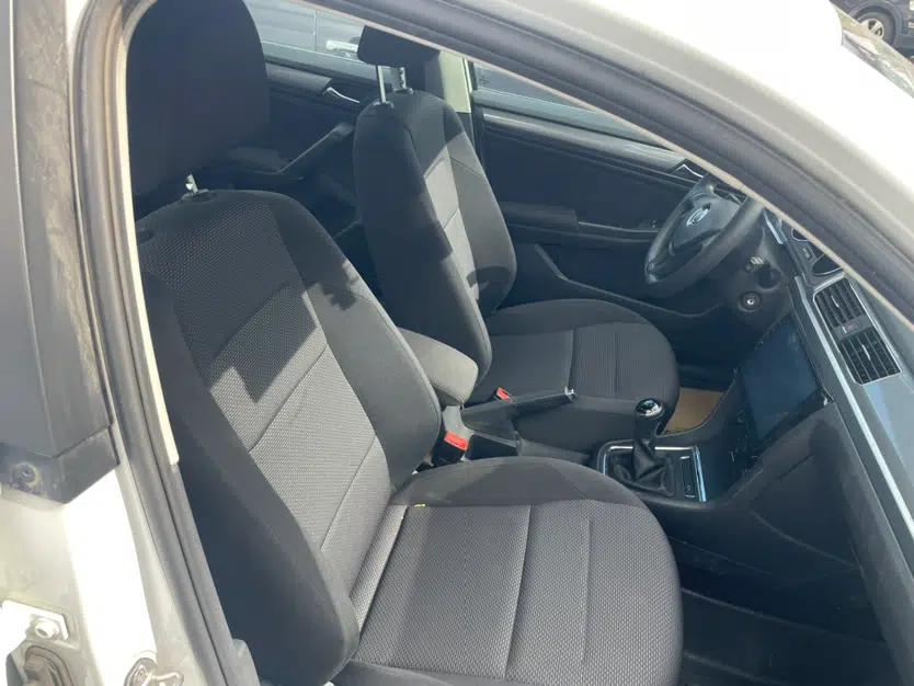 Volkswagen Bora 2018 1.5L Manual Fashion Model — миниатюра 12